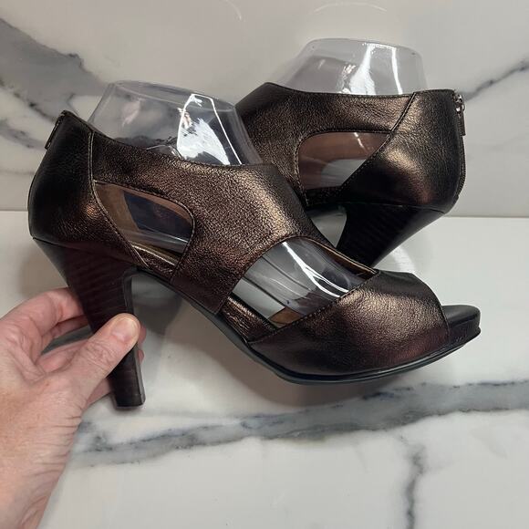 Sofft Wmns Bronze Metallic Leather Premier Heel Sandals Sz 9 PeepToe Date Night - Picture 6 of 7